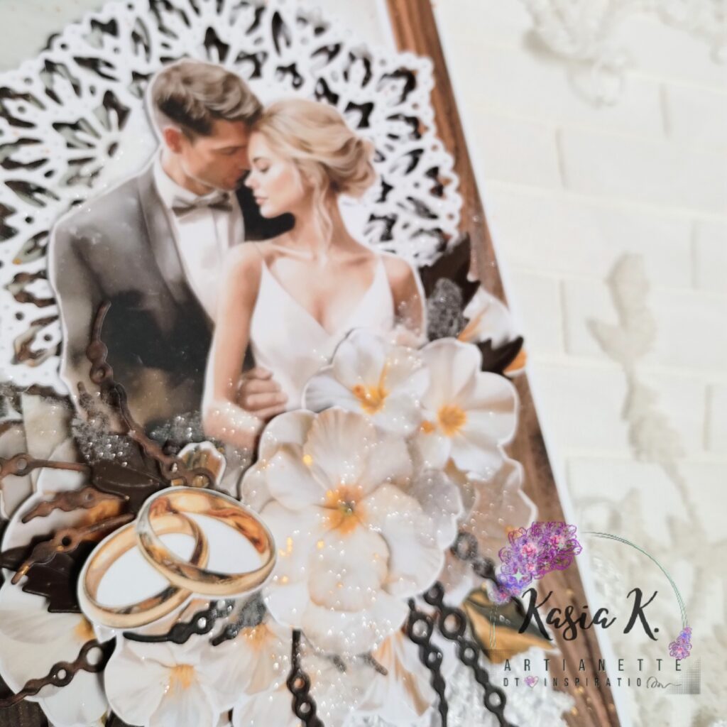 kartka na ślub w rustykalnym stylu scrapbooking inspiracja z papierów Artianette z kolekcji White Celebration z dodatkami i kolekcji Wedding Rustical ślubna kolekcja papierów delikatna kartka ślubna białe kwiaty na ślub